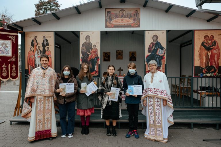 FOTO Sărbătoarea hramului la Biserica „Sfinţii Apostoli Petru şi Pavel” şi „Sfinţii Mărturisitori Transilvăneni” Mediaş