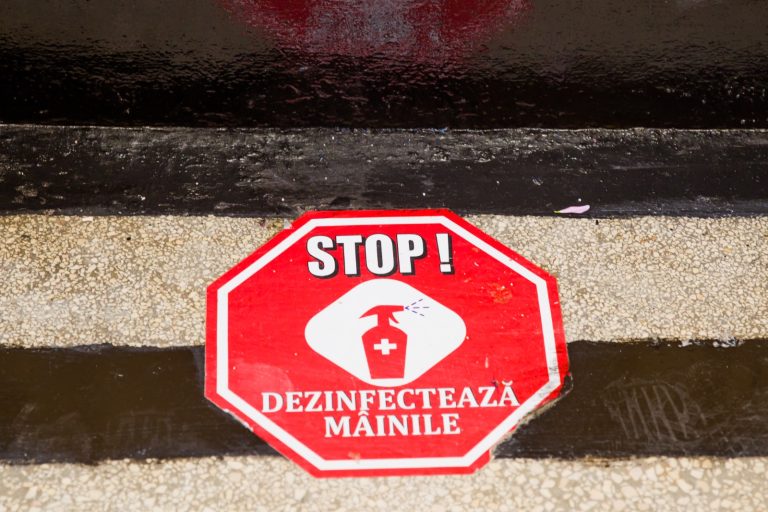 Încă 49 de cazuri de COVID, depistate la elevi și profesori