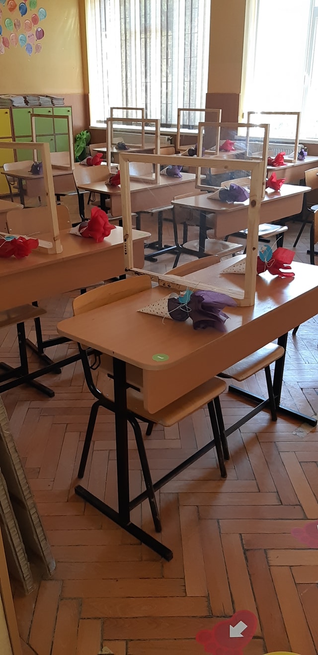 11 clase de gimnaziu de la Școala „I. L. Caragiale” din Sibiu se mută în mediul online