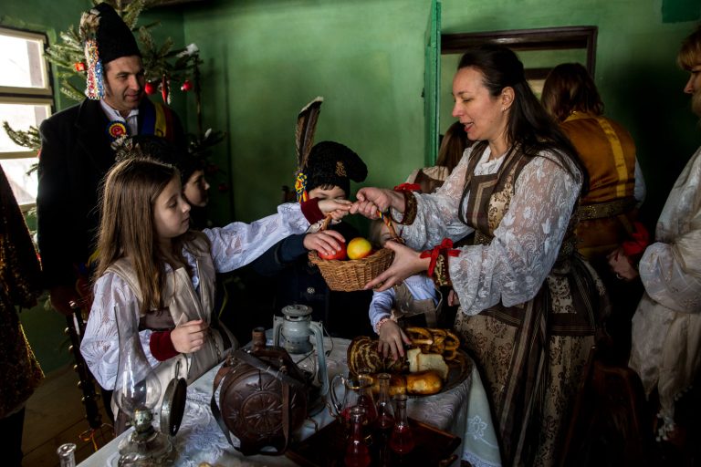 Muzeul ASTRA îl ajută pe Moș Crăciun să ajungă la familiile nevoiașe