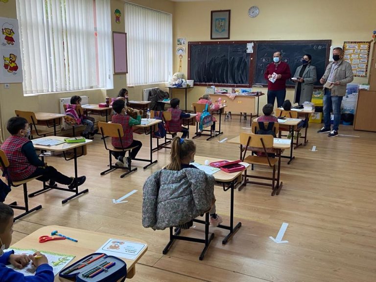 Elevii din Copșa Mică, „viitorul bunelor maniere”