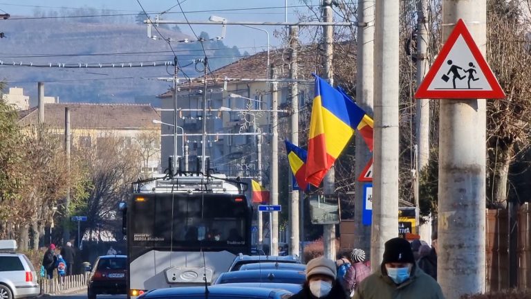 350 de steaguri de Ziua Naţională, pe străzile din Mediaş