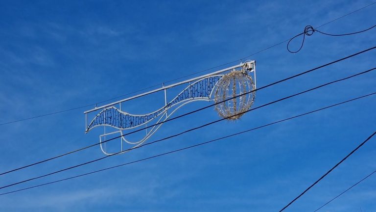 A început împodobirea Mediaşului pentru Sărbătorile de Iarnă