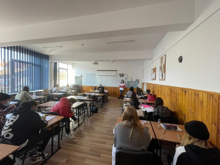 Prevenirea riscului infecției HIV, tema unui program la Crucea Roșie Sibiu