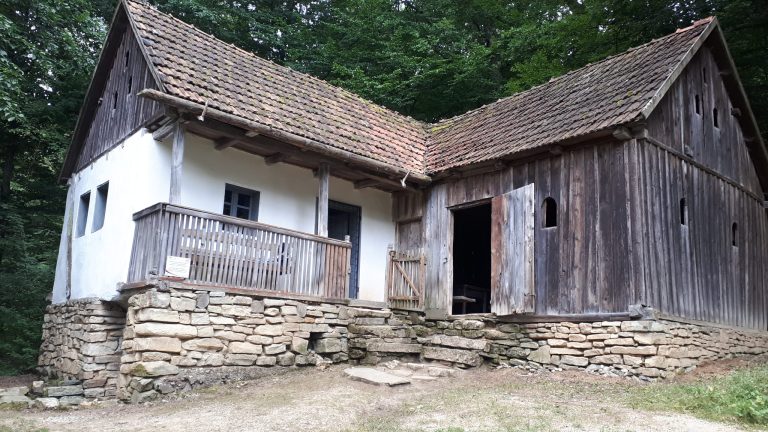 Sibienii și turiștii, invitați pe „Drumul uleiului”, în Muzeul ASTRA