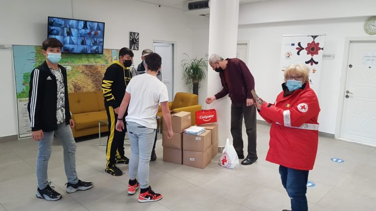 FOTO Peste 3.700 de copii din Sibiu au primit periuțe și pastă de dinți