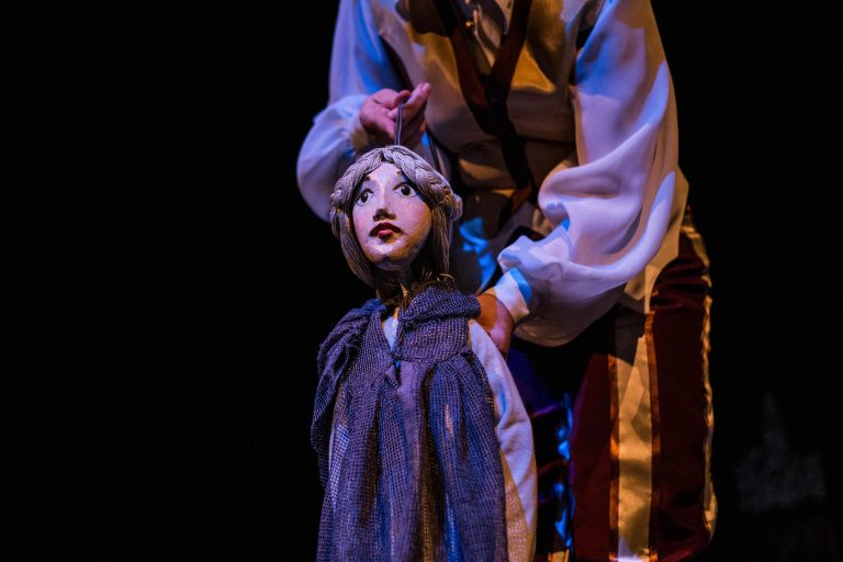 Spectacole cu păpuși, la final de noiembrie, pe scena „Gong”