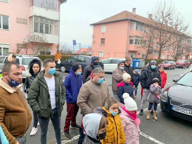 FOTO Camionul de Crăciun a ajuns la Copşa Mică