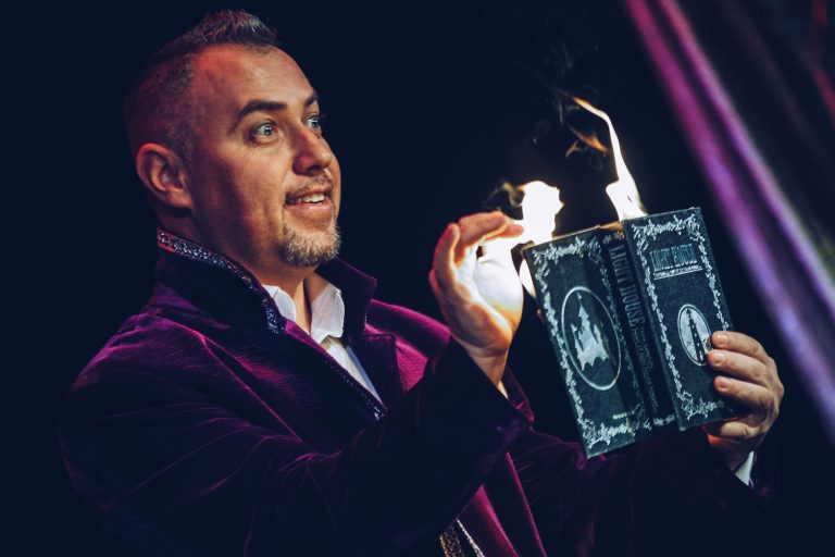 Magicianul Christianis revine la Teatrul „Gong”
