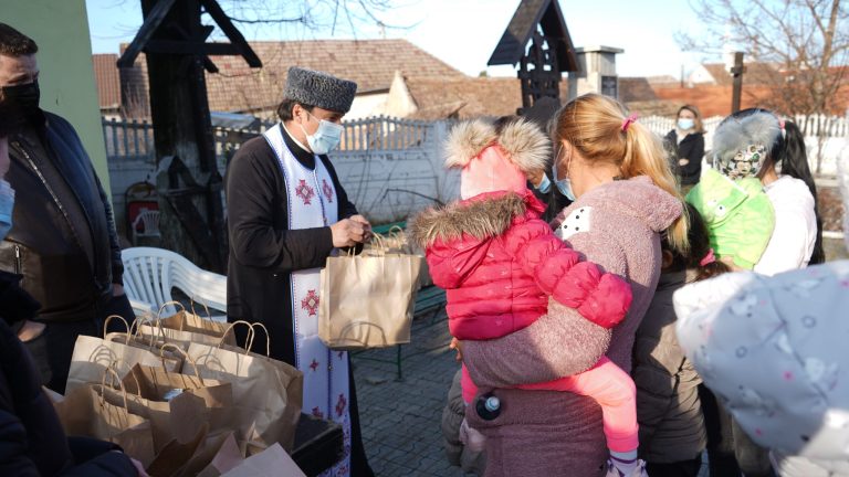 FOTO Daruri pentru copiii din cartierul sibian Zăvoi