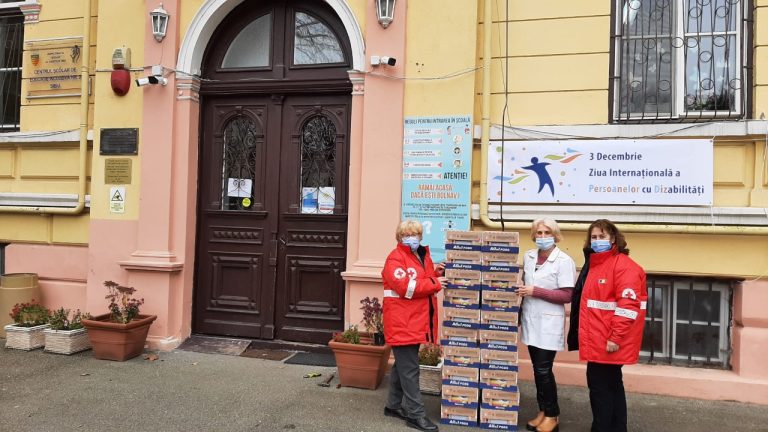 FOTO Moș Nicolae a ajuns la Centrele de Plasament și Căminele de Vârstnici din Sibiu