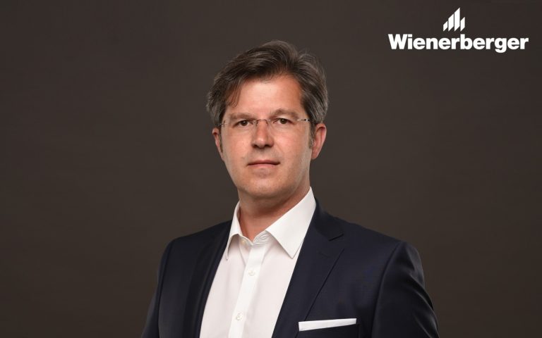 Peste 700 de pomi au fost plantați de voluntarii Wienerberger în proximitatea fabricilor de producție din Nădab, Gura Ocniței și Sibiu