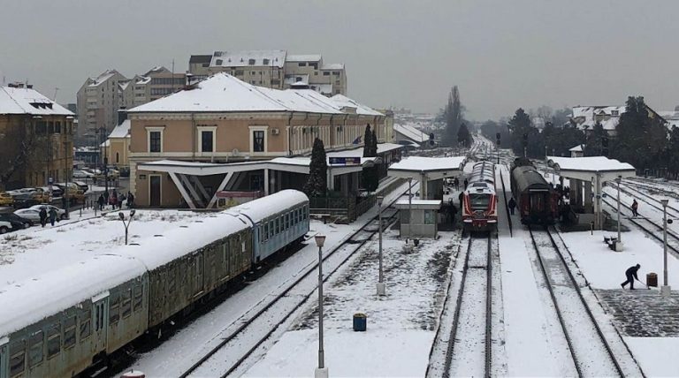 Întârzieri de până la 7 ore pentru trenurile care trec prin gara Sibiu, în urma grevei CFR