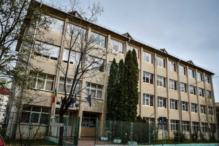 Preşcolarii şi elevii din învăţământul primar se întorc la cursuri. Următoarea vacanță va fi peste 3 luni