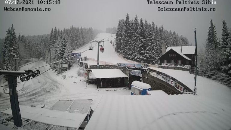 Ninge la munte, pe pârtiile de schi din Sibiu. Poliția avertizează șoferii să circule cu atenție