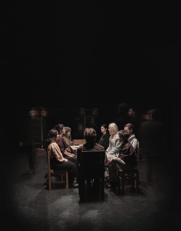 Studenții de la Artă Teatrală aduc, în premieră, „Cântecul copilului care va înălța un zmeu”