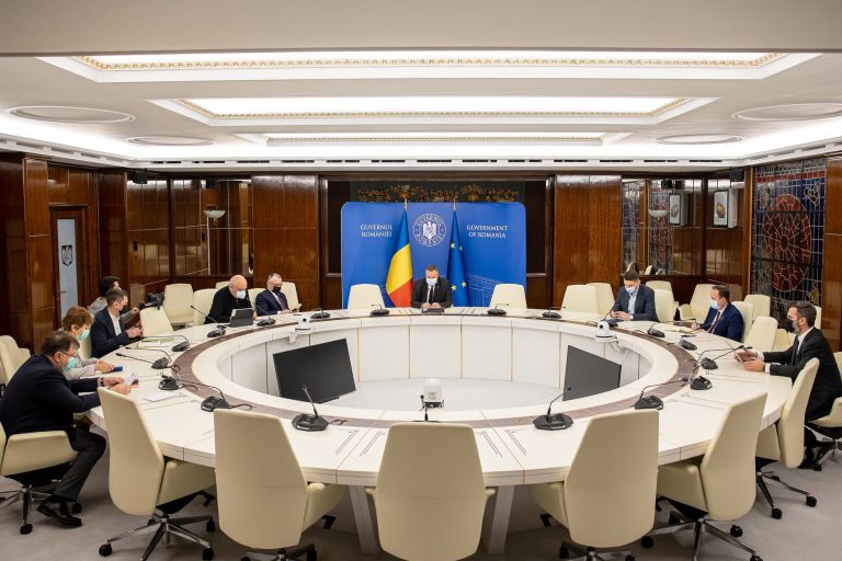 România se pregăteşte pentru valul 5 al pandemiei: obligativitatea folosirii măştilor FFP2, şomaj tehnic şi testare în şcoli