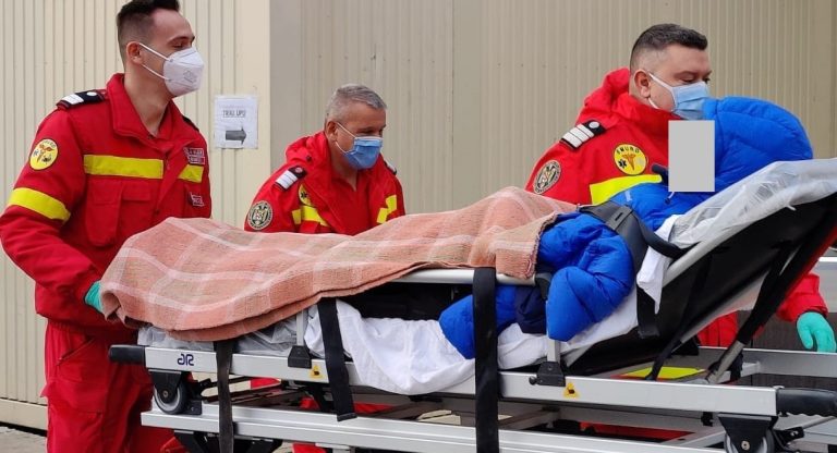 Tânăra surprinsă de avalanşă pe munte, conştientă şi stabilă în momentul sosirii la UPU Sibiu