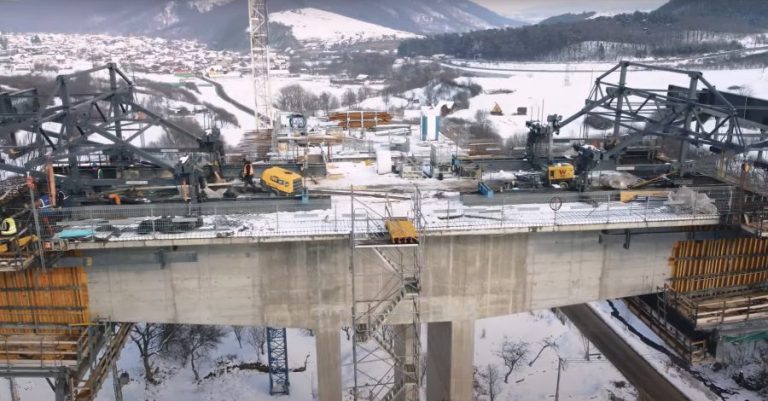 VIDEO Autostrada Sibiu – Boița: Pe Viaductul Tălmăcel se lucrează în plină iarnă. Pitești – Curtea de Argeș: au început lucrările la poduri