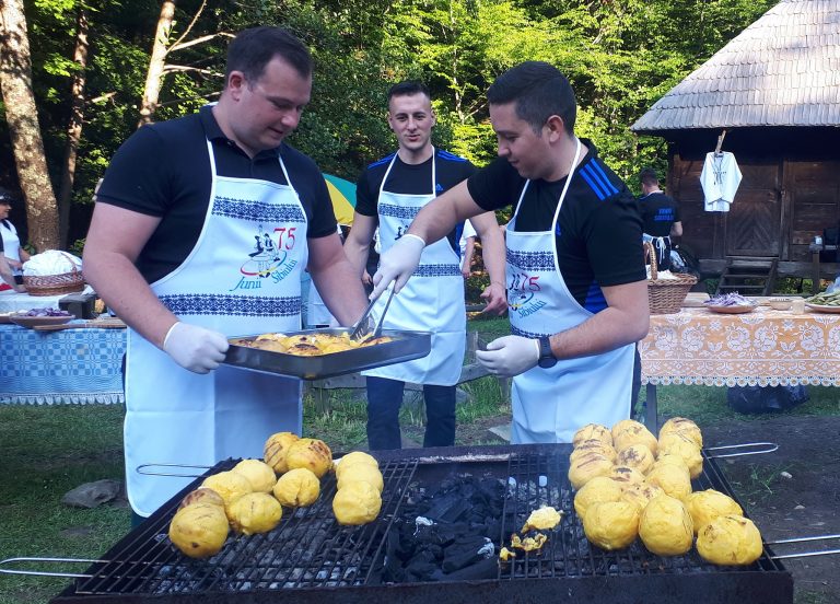 Rețetele bunicilor, într-o carte lansată de CJCPCT „Cindrelul-Junii” Sibiu