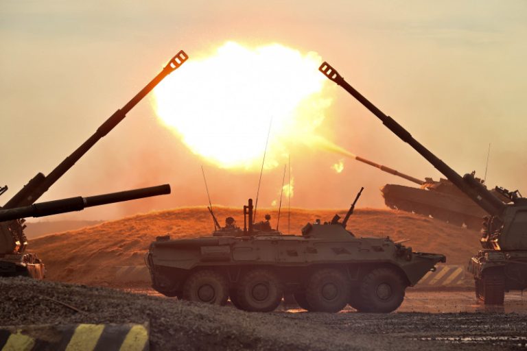 Forțele armate ale Rusiei au invadat Ucraina cu blindate și avioane de atac, din nord și din sud