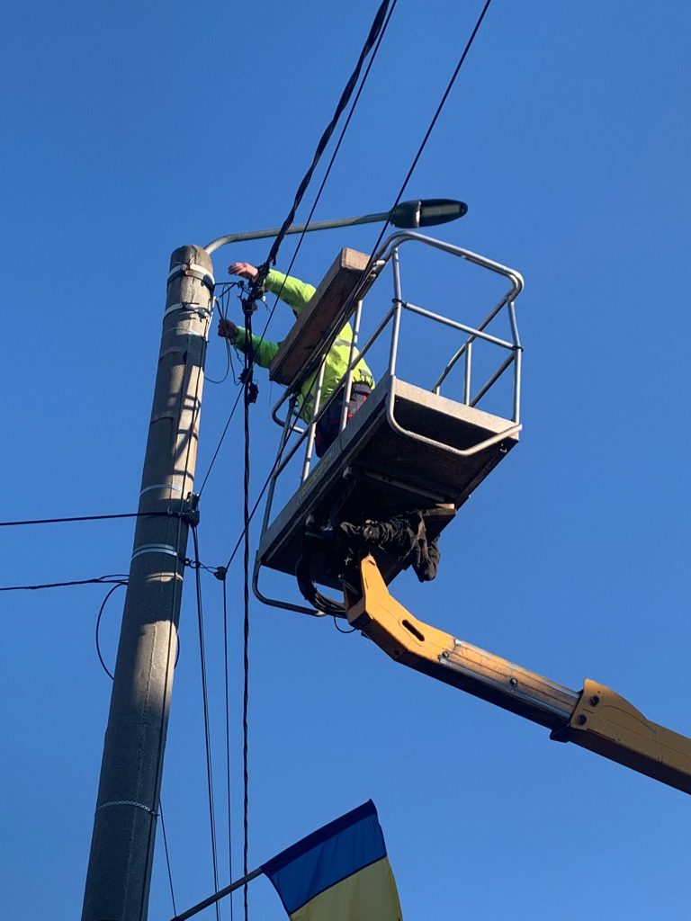 Copșa Mică își modernizează iluminatul public, școlile și drumurile