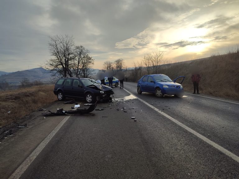 FOTO Doi răniți în urma unui accident pe DN 14, între Copșa Mică și Târnava