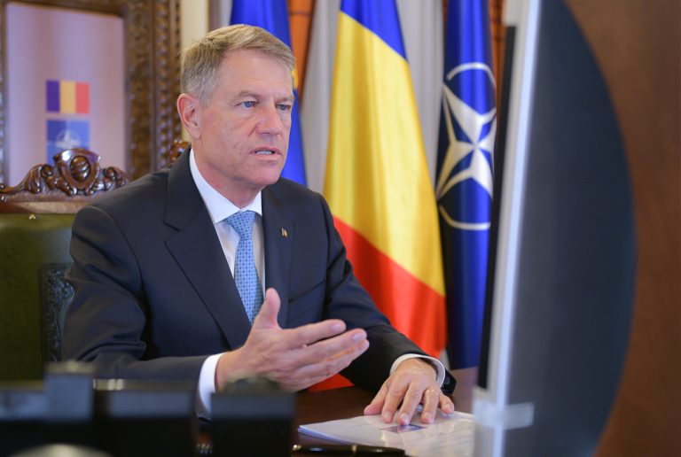 Președintele Klaus Iohannis se pensionează de la „Brukenthal”. Postul de profesor a fost blocat 27 de ani