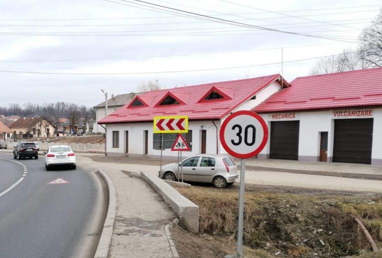 FOTO Limitare de viteză pe un tronson de drum în Scoreiu