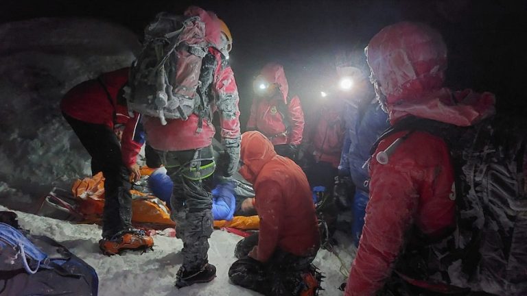 Dan Popescu, director Salvamont Sibiu: „ Se produc accidente în Șaua Doamnei pentru că vin oamenii pe munte încălțați cu șlapi sau cu adidași”