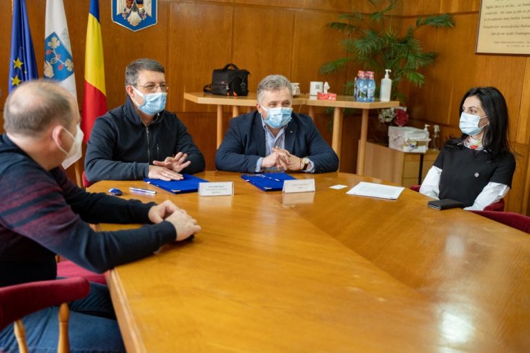Unităţile de învăţământ din Mediaş vor fi dotate cu dispozitive medicale pentru diminuarea răspândirii COVID