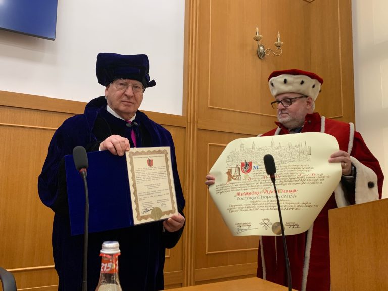 Medicul și academicianul Alexandru Ciurea, cel mai nou Doctor Honoris Causa al ULBS