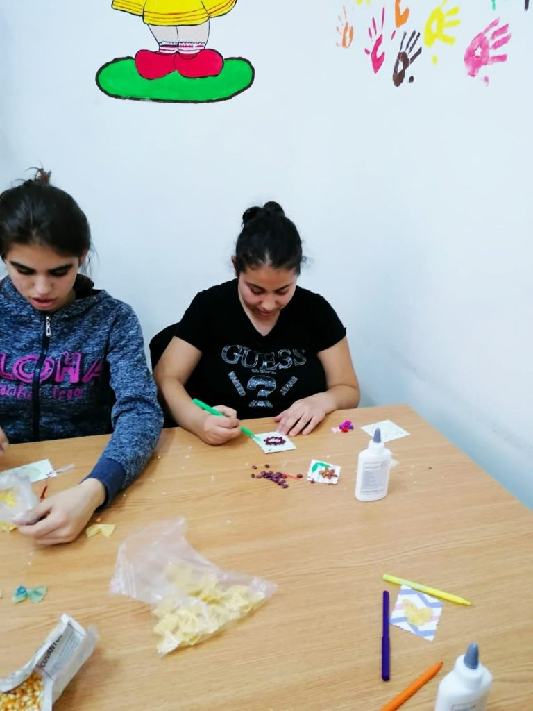 Adulții și copiii din centrele DGASPC și-au pregătit mărțișoarele