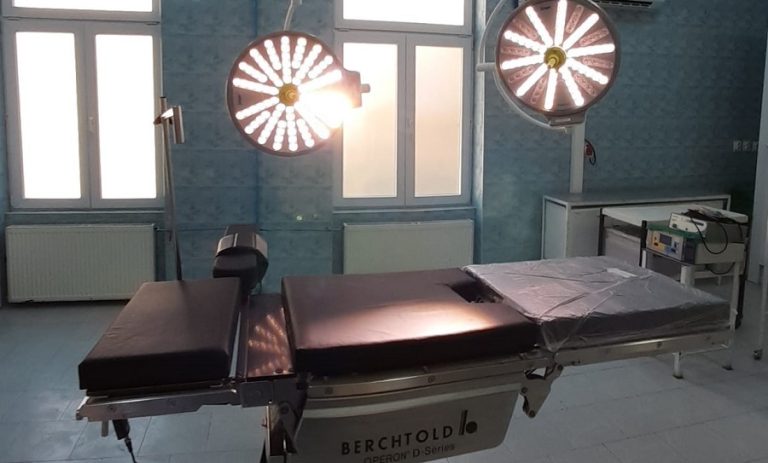 Secția de ortopedie din Spitalul Județean a primit o masă chirurgicală de ultima generație în urma unei donații