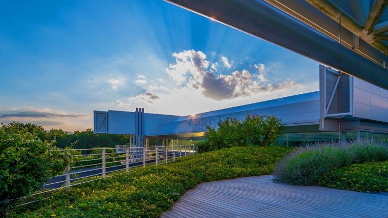 Compania de lux Prada a devenit unic proprietar al fabricii Hipic Prod, din Sibiu