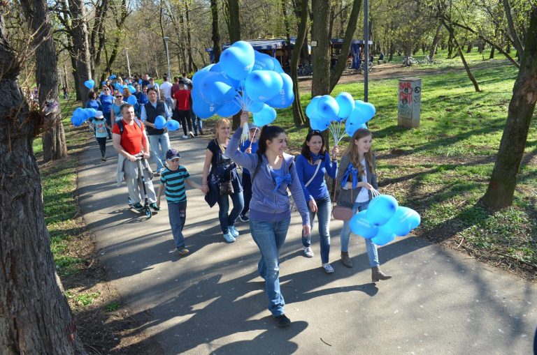 Sâmbătă în nuanțe de albastru, în Sub Arini