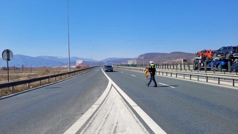 Șofer prins cu 173 de kilometri/oră pe A1. Polițiștii au dat, marți, zeci de amenzi