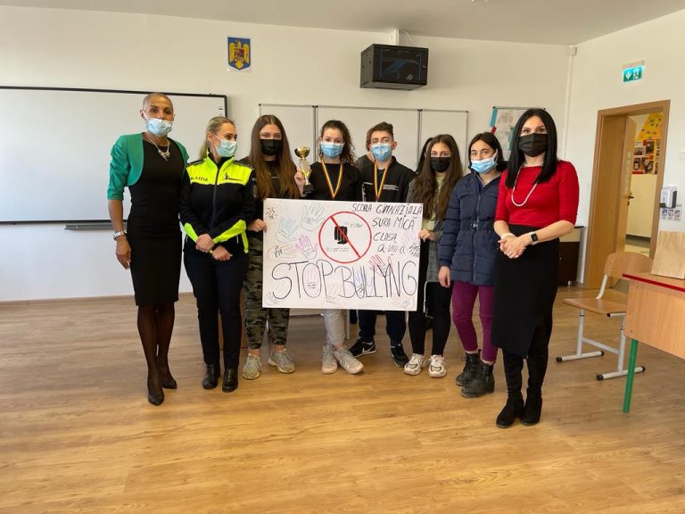 FOTO Clasa a VIII-a de la școala din Șura Mică a câștigat concursul antibullying organizat de IPJ Sibiu
