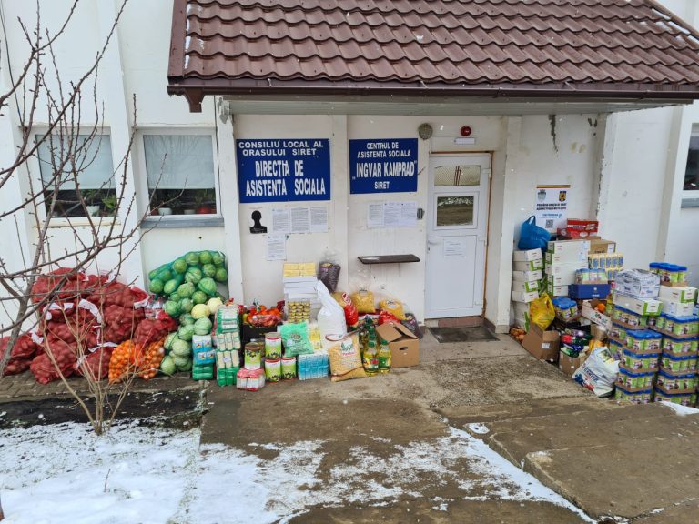 FOTO Donaţiile medieşenilor pentru refugiaţii din Ucraina au ajuns în localitatea Siret