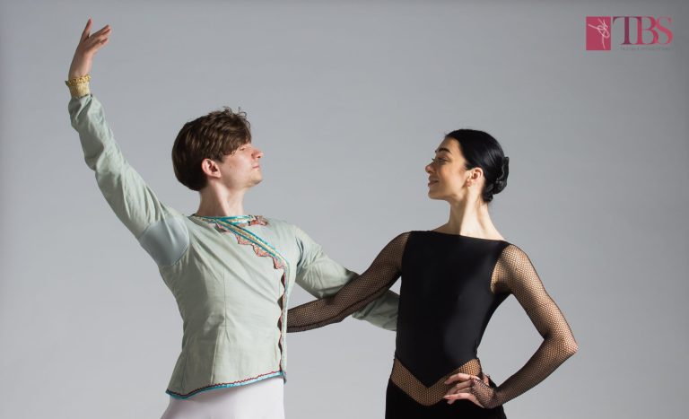 Un cuplu de soliști din Odesa dansează la Teatrul de Balet Sibiu