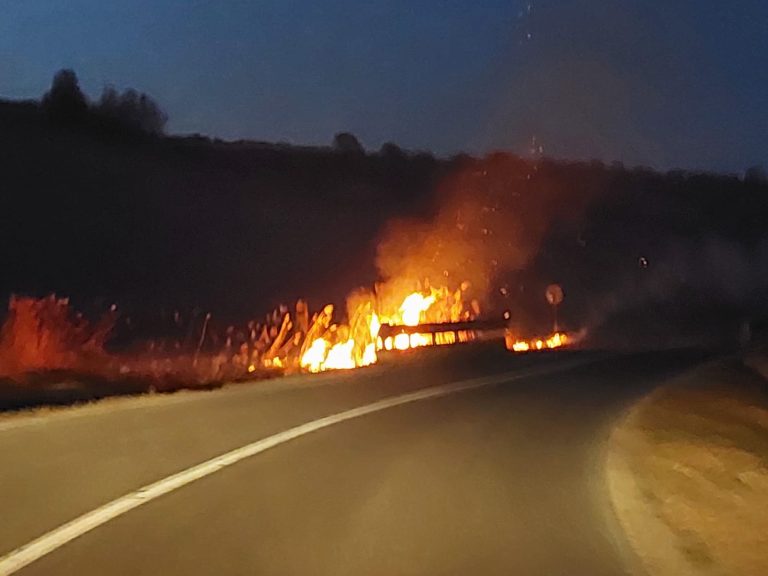 FOTO Număr uriaş de incendii de vegetaţie, marţi după amiaza şi seara, în judeţul Sibiu
