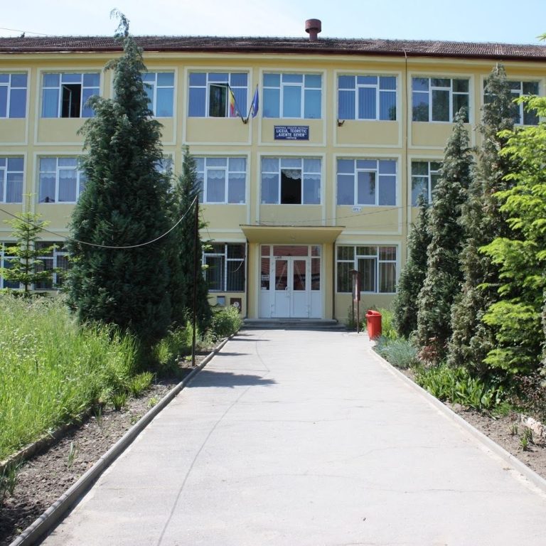 Zece elevi din aceeași clasă de la Liceul Teoretic „Axente Sever” Mediaș au încheiat anul școlar cu media 10