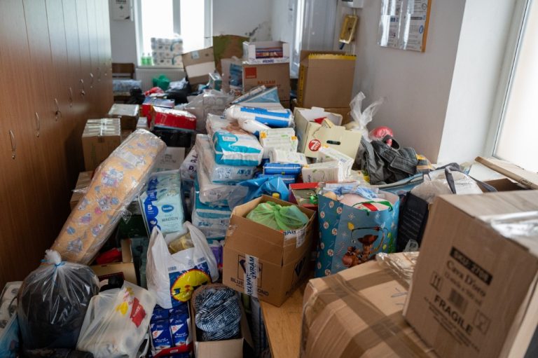 FOTO Medieşenii s-au mobilizat în număr mare pentru sprijinirea refugiaţilor din Ucraina