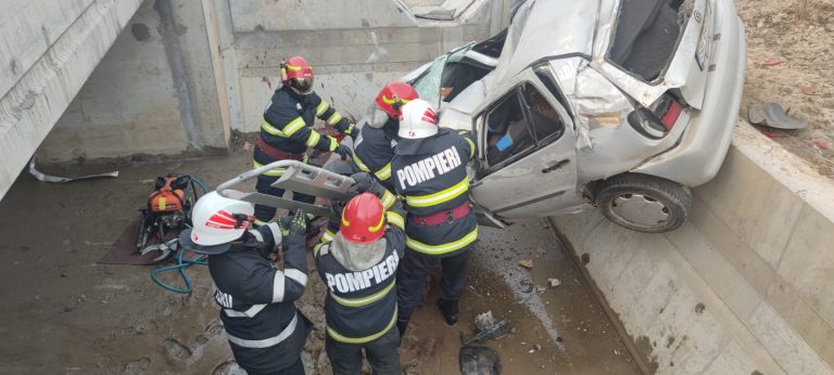 FOTO Conducătoare auto, decedată într-un grav accident rutier
