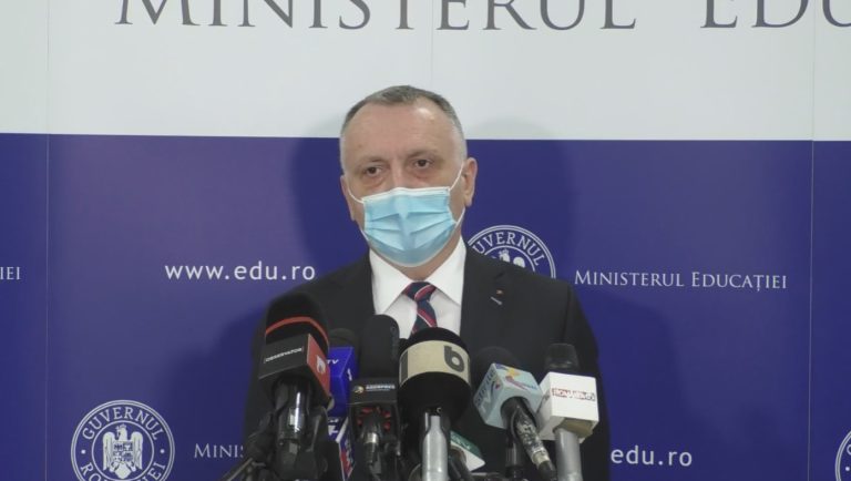 Elevii cu afecțiuni cronice, cardiovasculare, boli respiratorii sau obezitate severă pot beneficia de ore hibrid