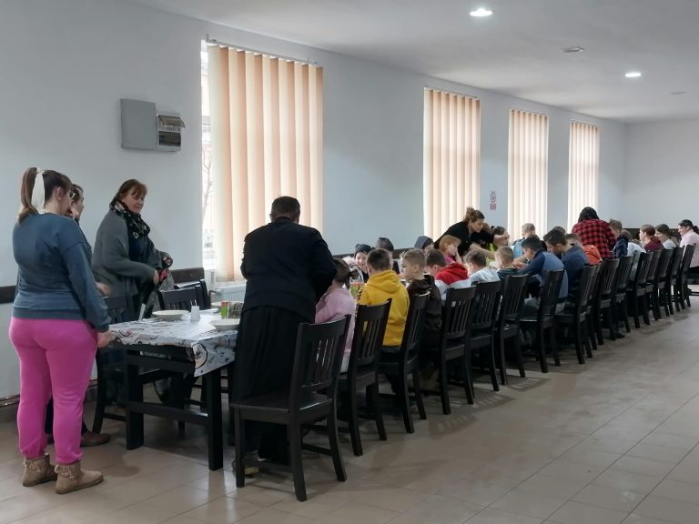 28 de copii de la un centru de plasament din Kiev și-au găsit liniștea în satul sibian Prod