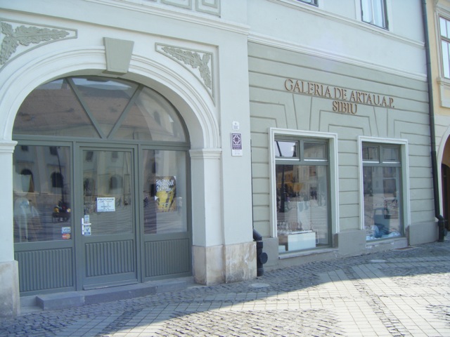 Peste 40 de lucrări de artă, semnate de artiste din zece orașe, la Galeria UAP Sibiu