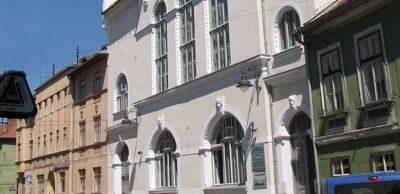 Una dintre cele mai importante expoziții de pictură contemporană, pe strada Tribunei