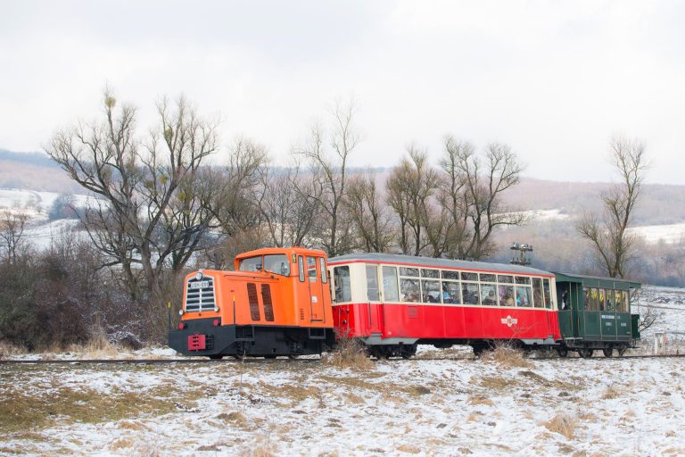 Cursele turistice cu mocănița reîncep pe Valea Hârtibaciului