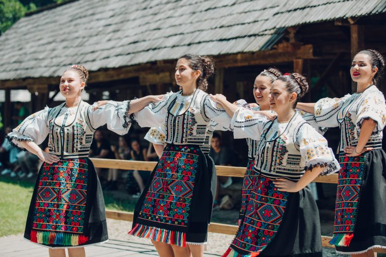 Ce cadou a pregătit Muzeul ASTRA de Ziua Femeii